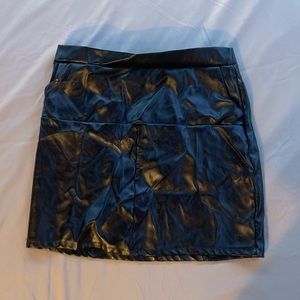 s-m Windsor “leather” skirt with pockets